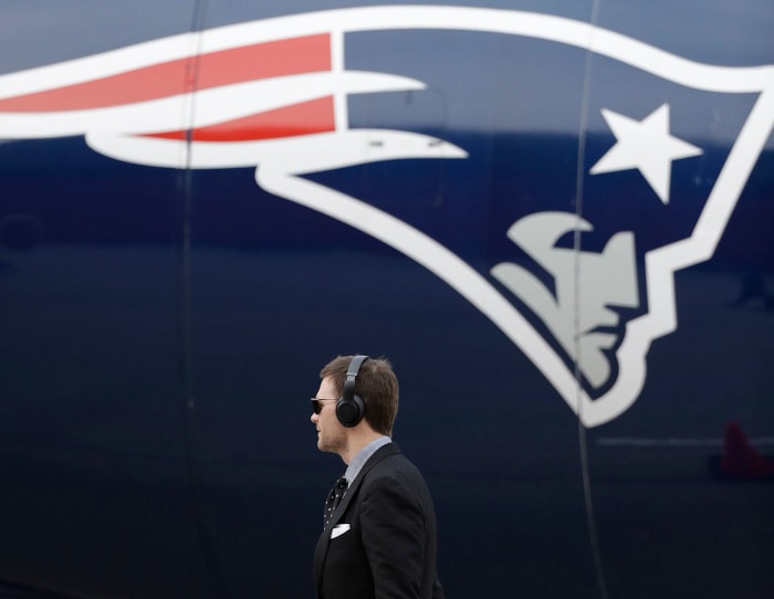 mmqb-brady-patriots-plane.jpg